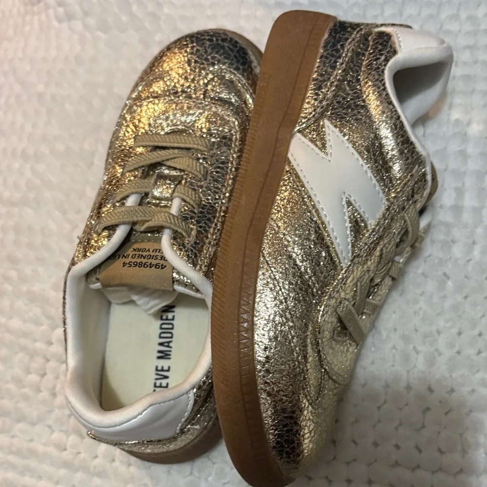 Steve Madden Kids Glittery Gold Sneakers new - Picture 3 of 3